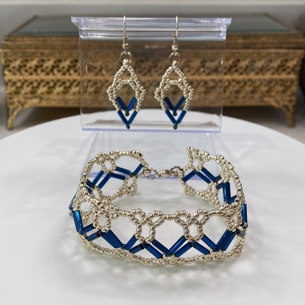 Handmade Set - beaded earrings & bracelet - sapphire-blue cylinders/silver seeds
